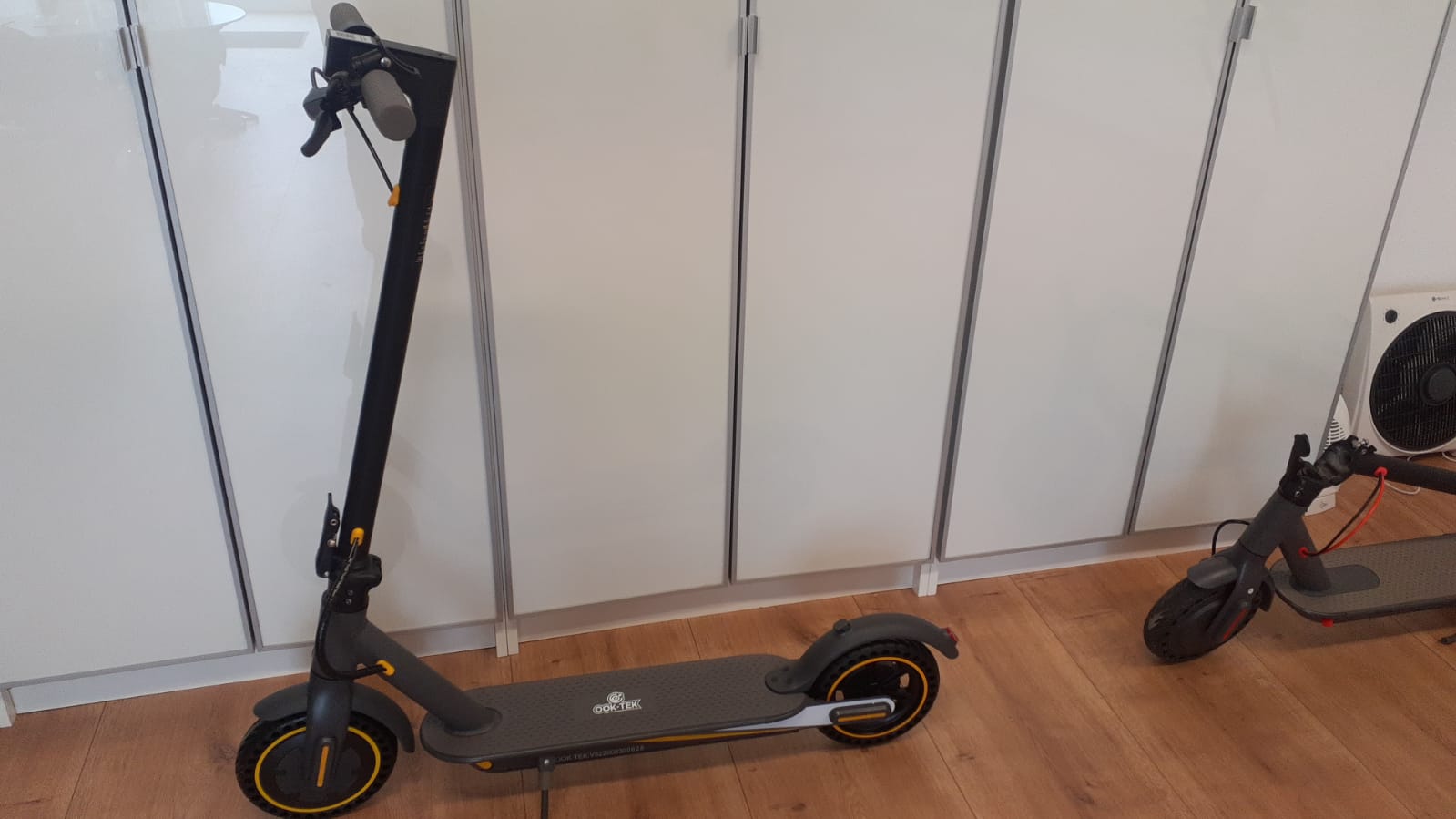 V8 Elektromotor-Scooter für Erwachsene, e roller, e scooter