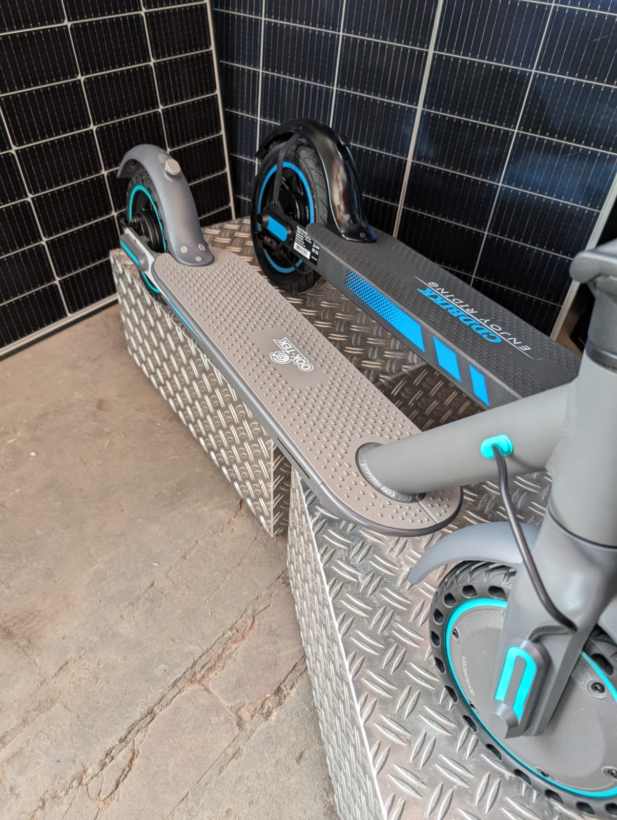V8 Elektromotor-Scooter für Erwachsene, e roller, e - Scooter V8 Elektromotor-Scooter für Erwachsene, e roller, e - Scooter