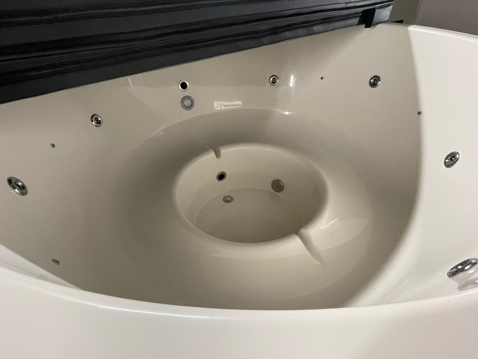 Verschiedene Jacuzzi/Whirlpools ab 2000 € jetzt erhältlich!